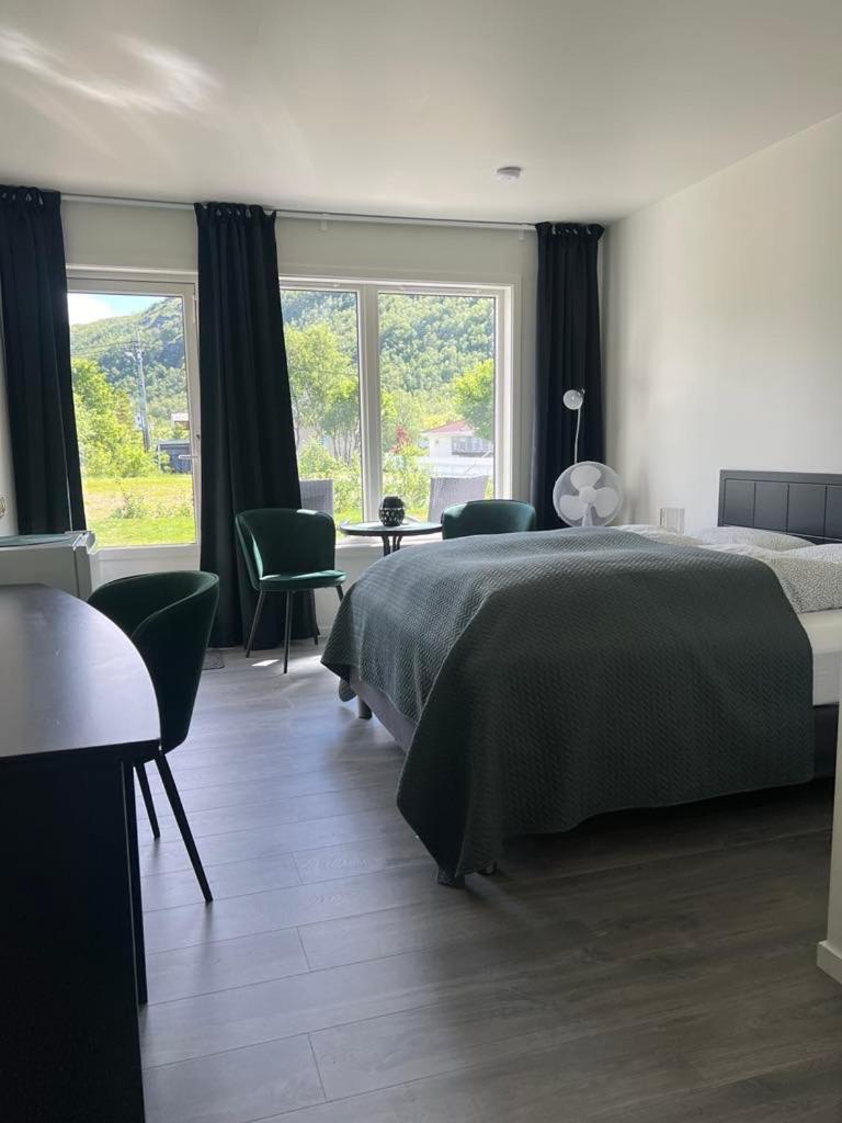 الشقق الفندقية Stonglandseidetفي  Senja Living المظهر الخارجي الصورة